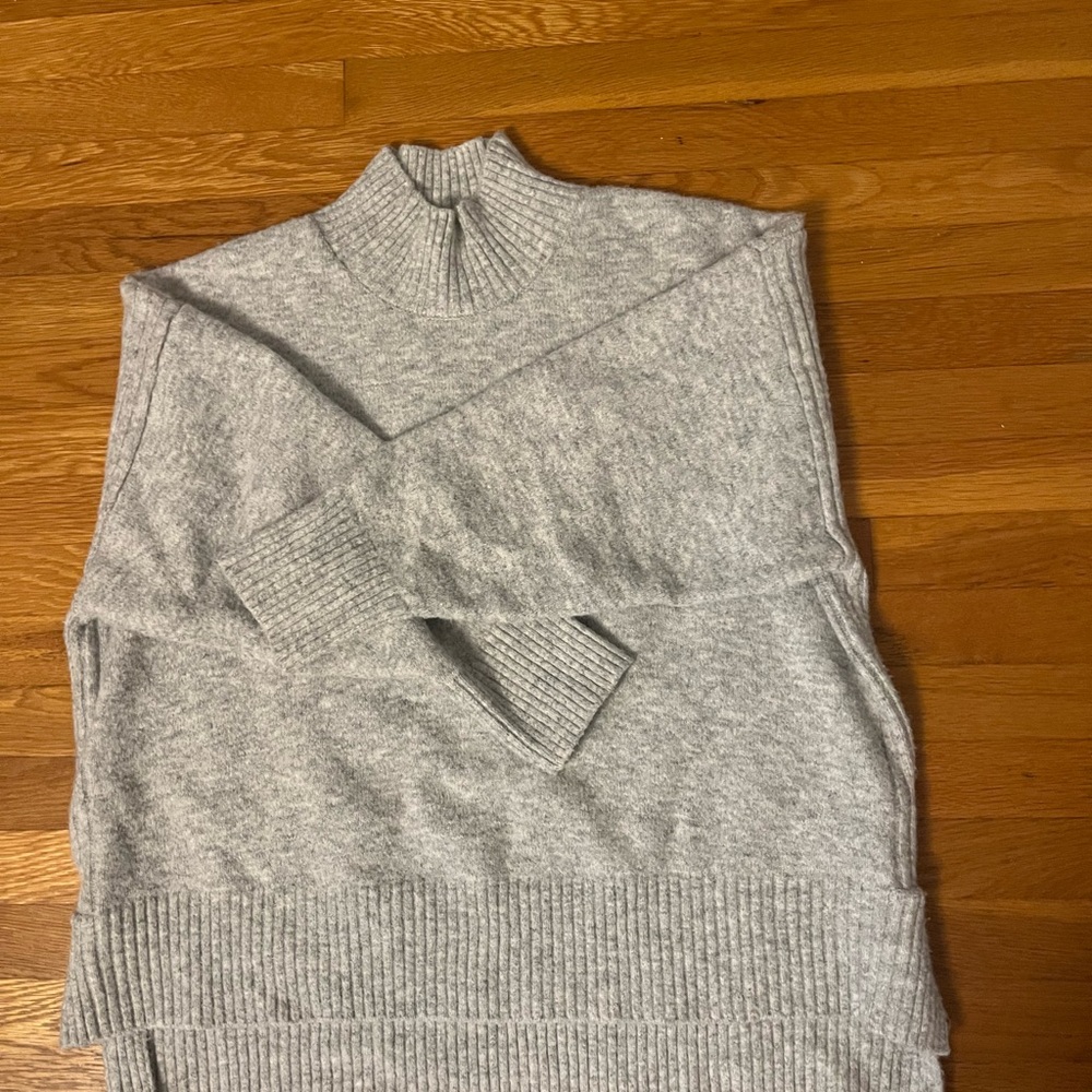 Flat White Gray Turtleneck Sweater